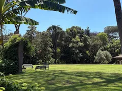 Casa, in giardino
